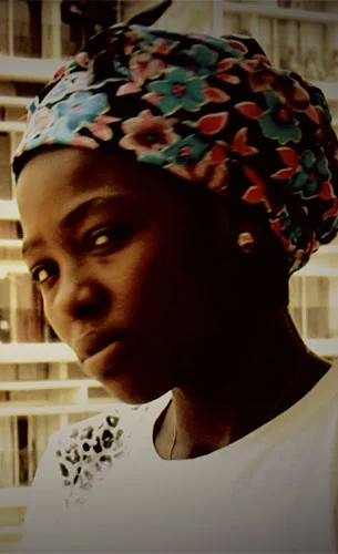 African woman artist at Yole Africa cultural center Goma Congo